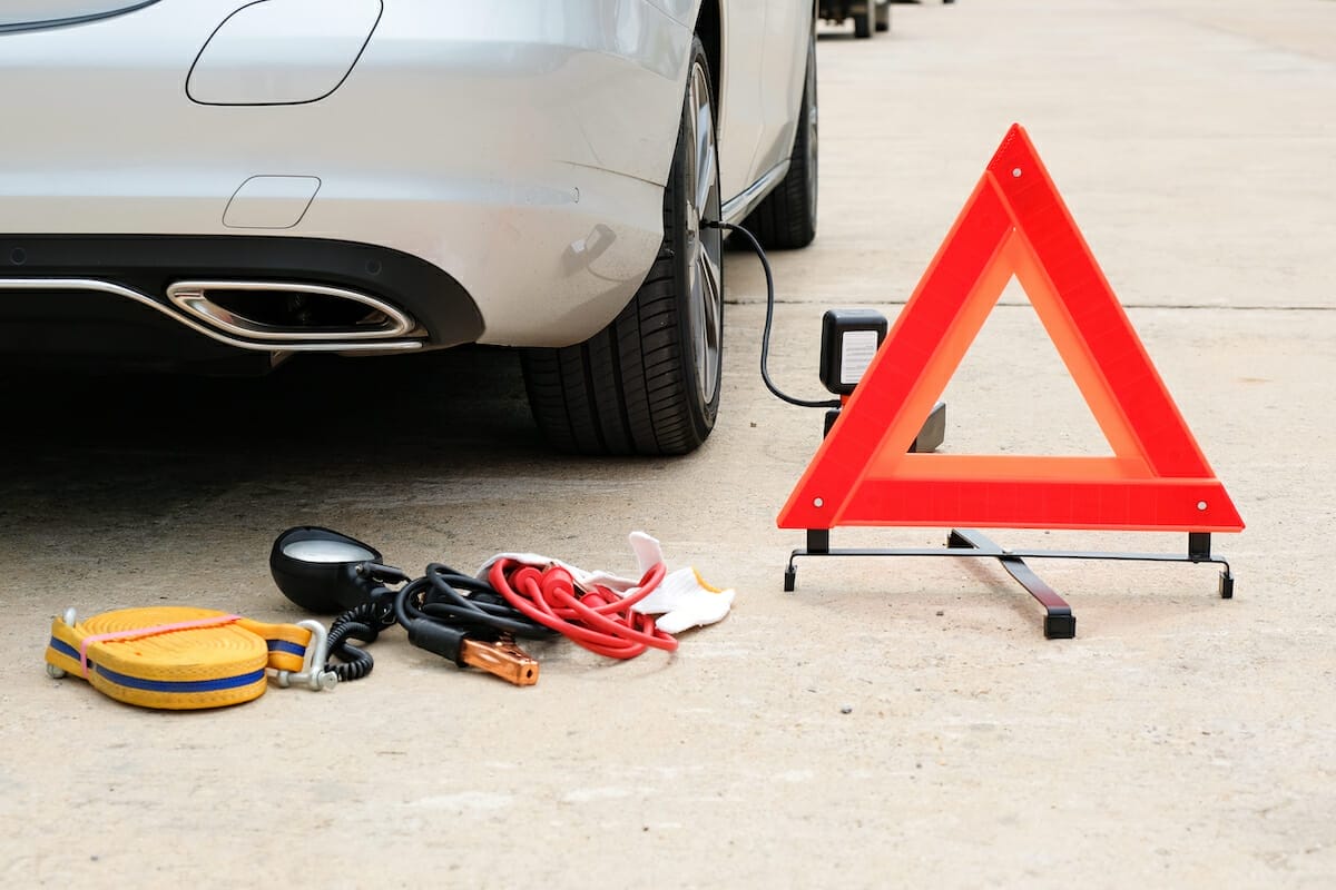 Must-Have Items For An Emergency Roadside Assistance Kit